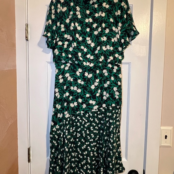 ANN TAYLOR GREEN MIXED FLORAL FLARE DRESS SIZE 8 - Picture 2 of 9